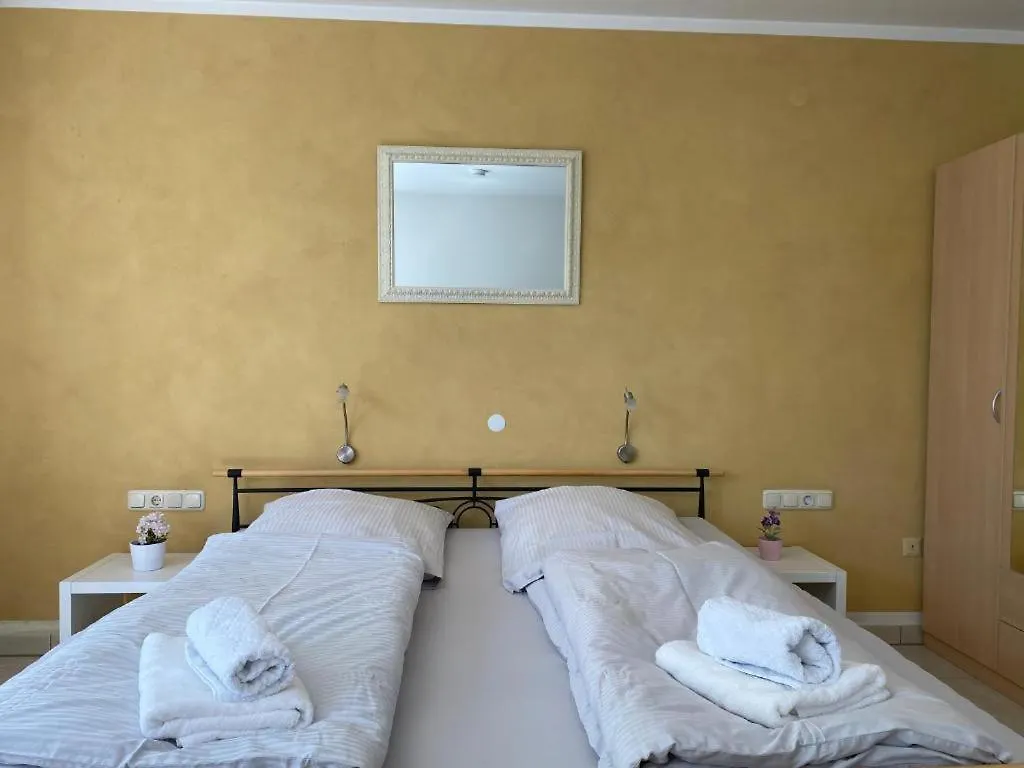 Gaestehaus Steinmann Grosses Gaestezimmer Miltenberg